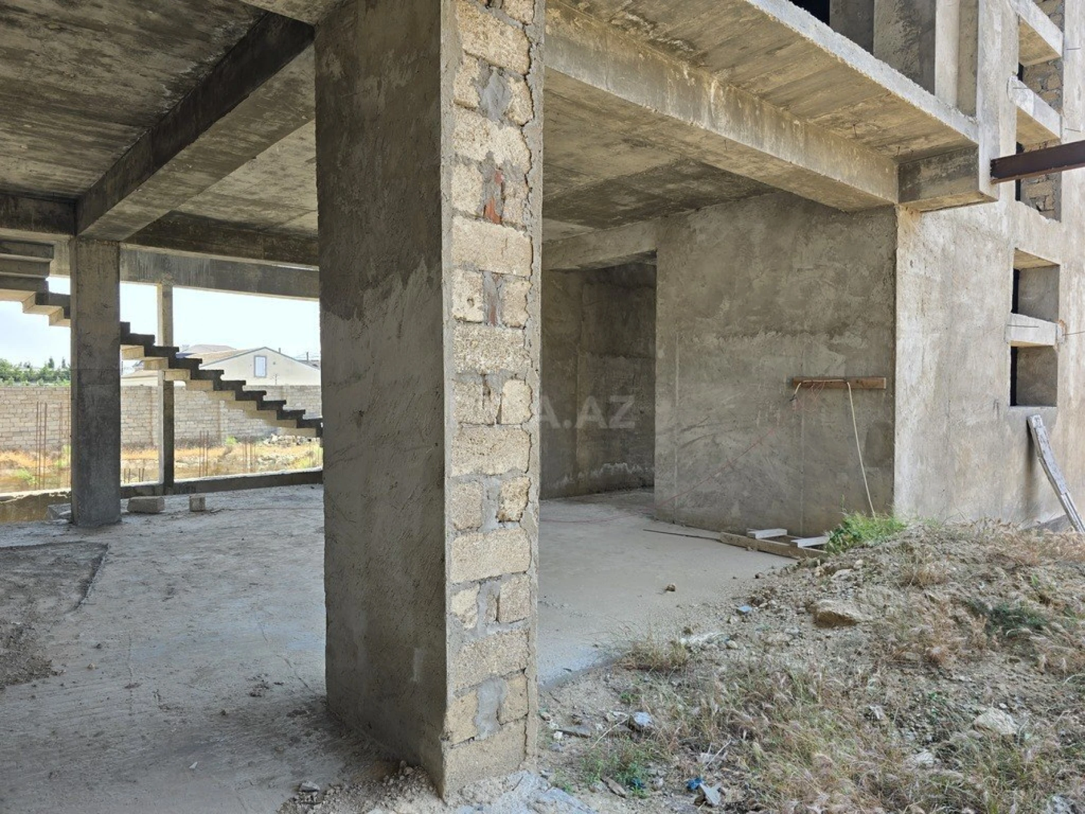 Satılır 8 otaqlı həyət evi 1100 m²