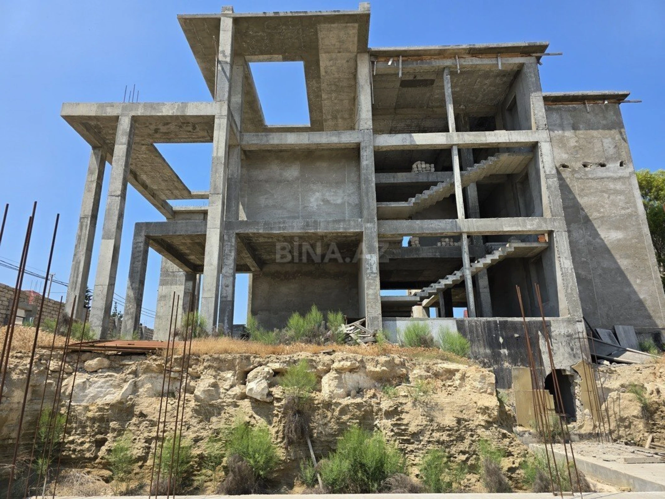 Satılır 8 otaqlı həyət evi 1100 m²