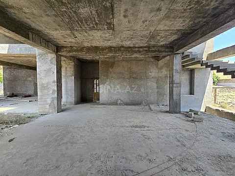 Satılır 8 otaqlı həyət evi 1100 m²
