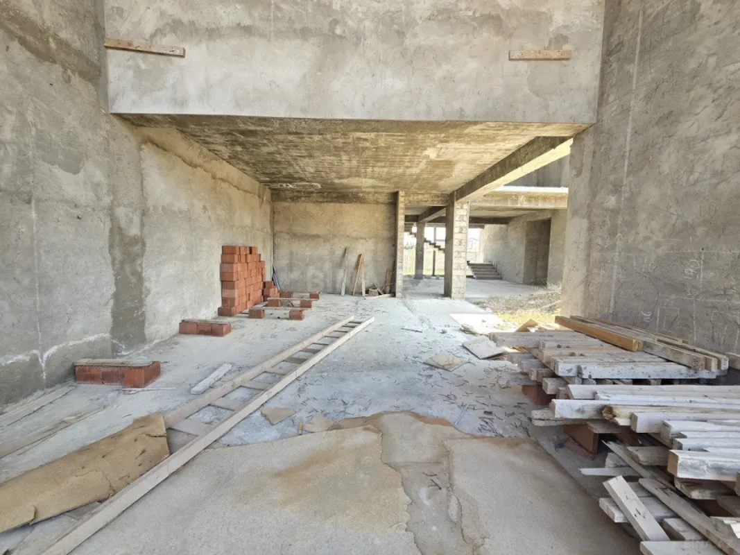 Satılır 8 otaqlı həyət evi 1100 m²