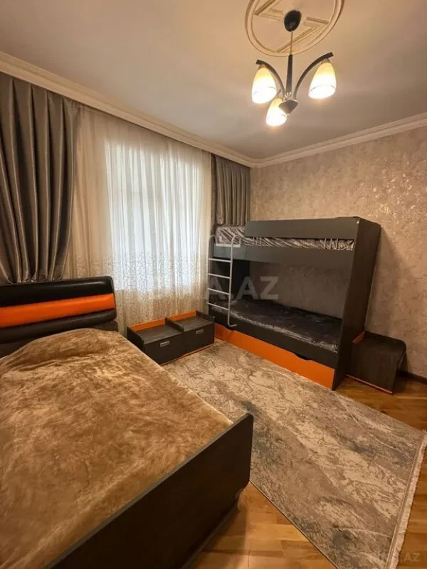Satılır 4 otaqlı mənzil 181 m²