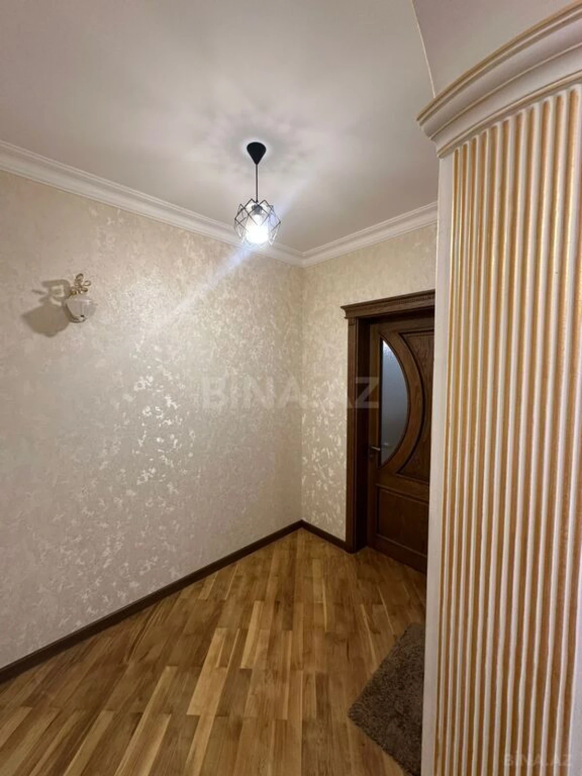 Satılır 4 otaqlı mənzil 181 m²