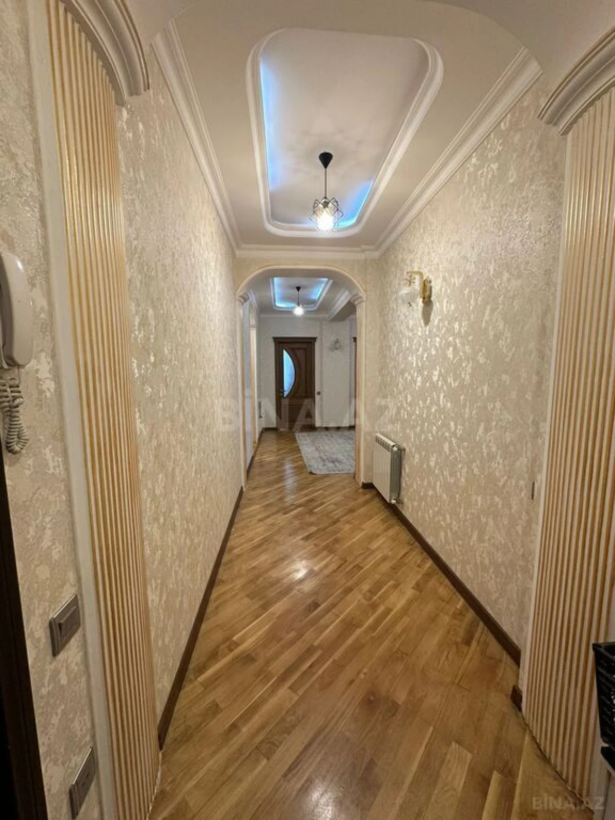 Satılır 4 otaqlı mənzil 181 m²