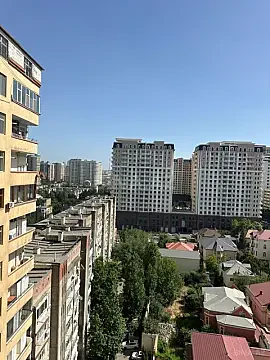 Satılır 4 otaqlı mənzil 181 m²