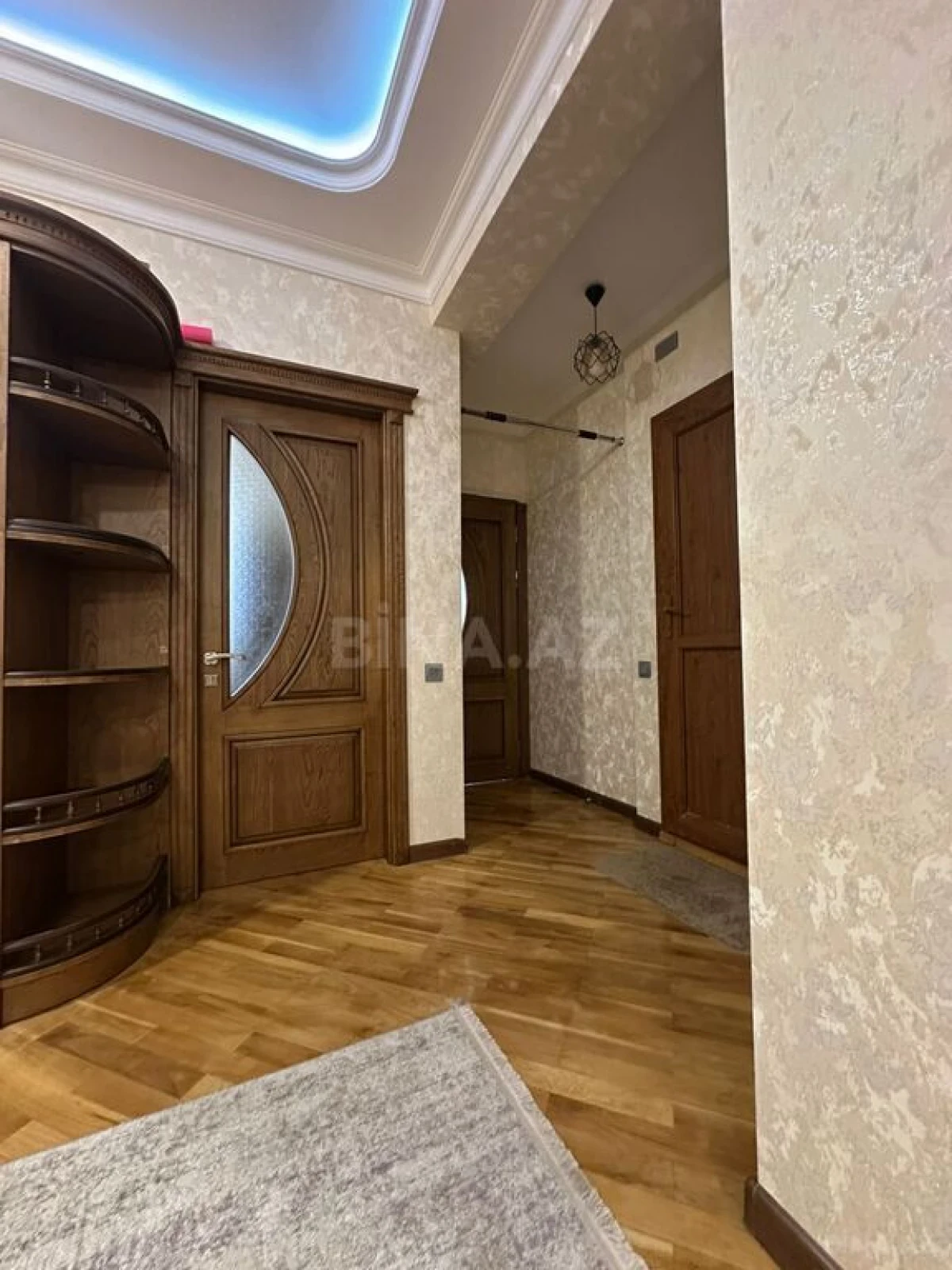 Satılır 4 otaqlı mənzil 181 m²