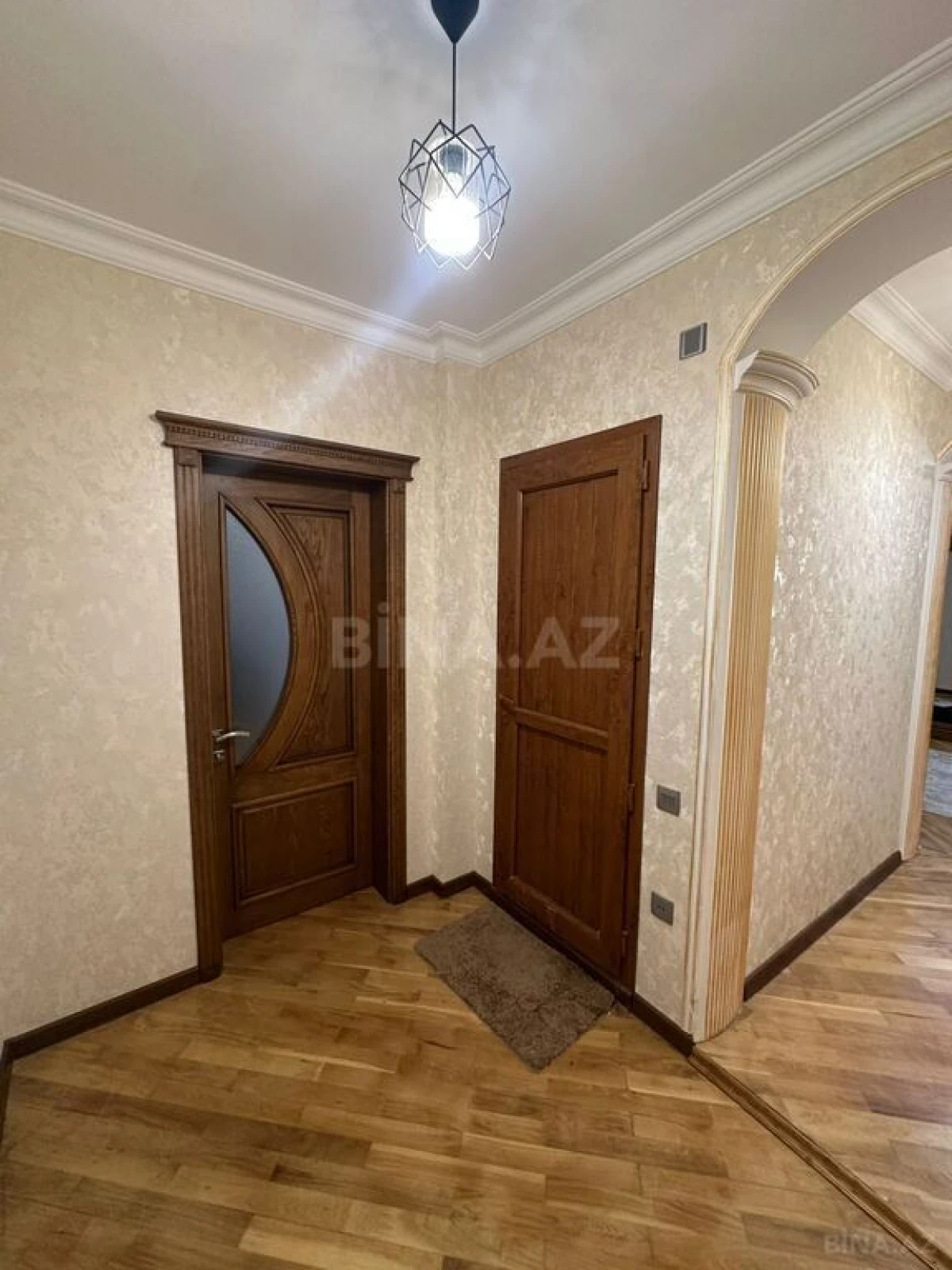 Satılır 4 otaqlı mənzil 181 m²
