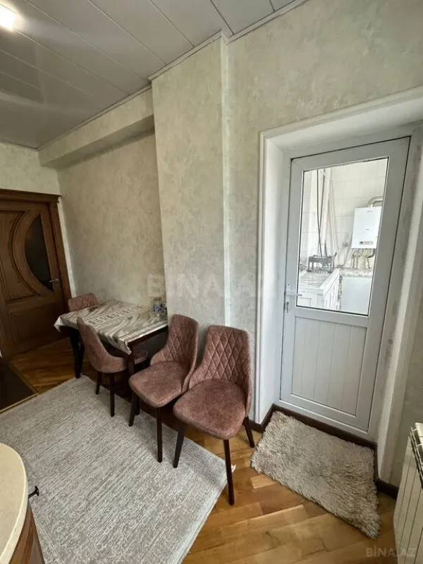 Satılır 4 otaqlı mənzil 181 m²
