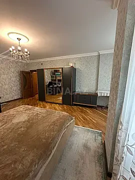 Satılır 4 otaqlı mənzil 181 m²