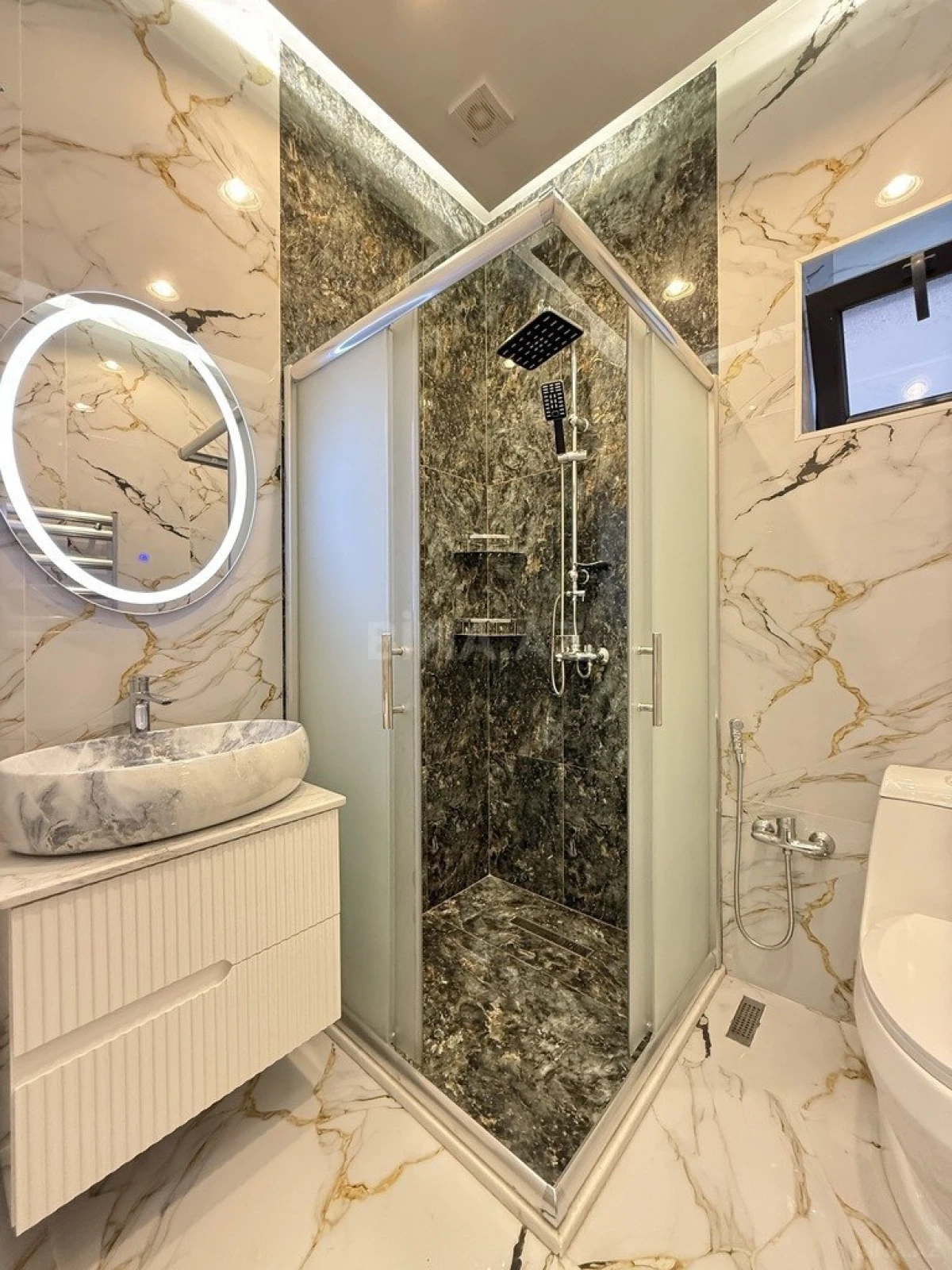 Satılır 4 otaqlı həyət evi 160 m²