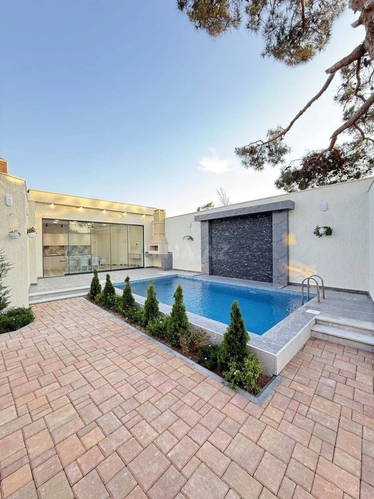 Satılır 4 otaqlı həyət evi 160 m²