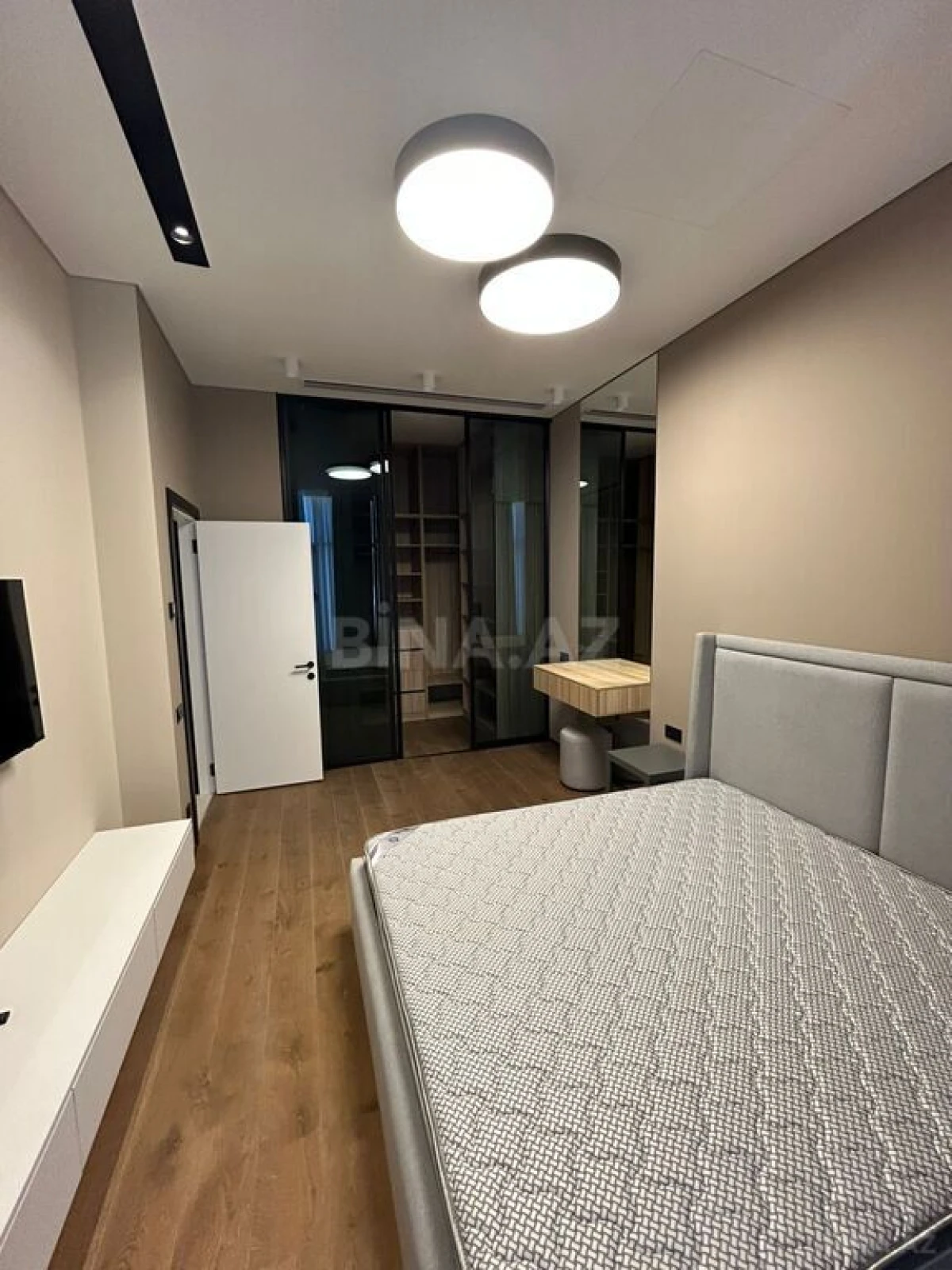 Kirayə verilir 3 otaqlı mənzil 138 m²