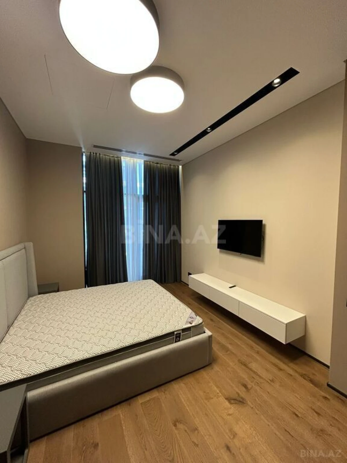 Kirayə verilir 3 otaqlı mənzil 138 m²