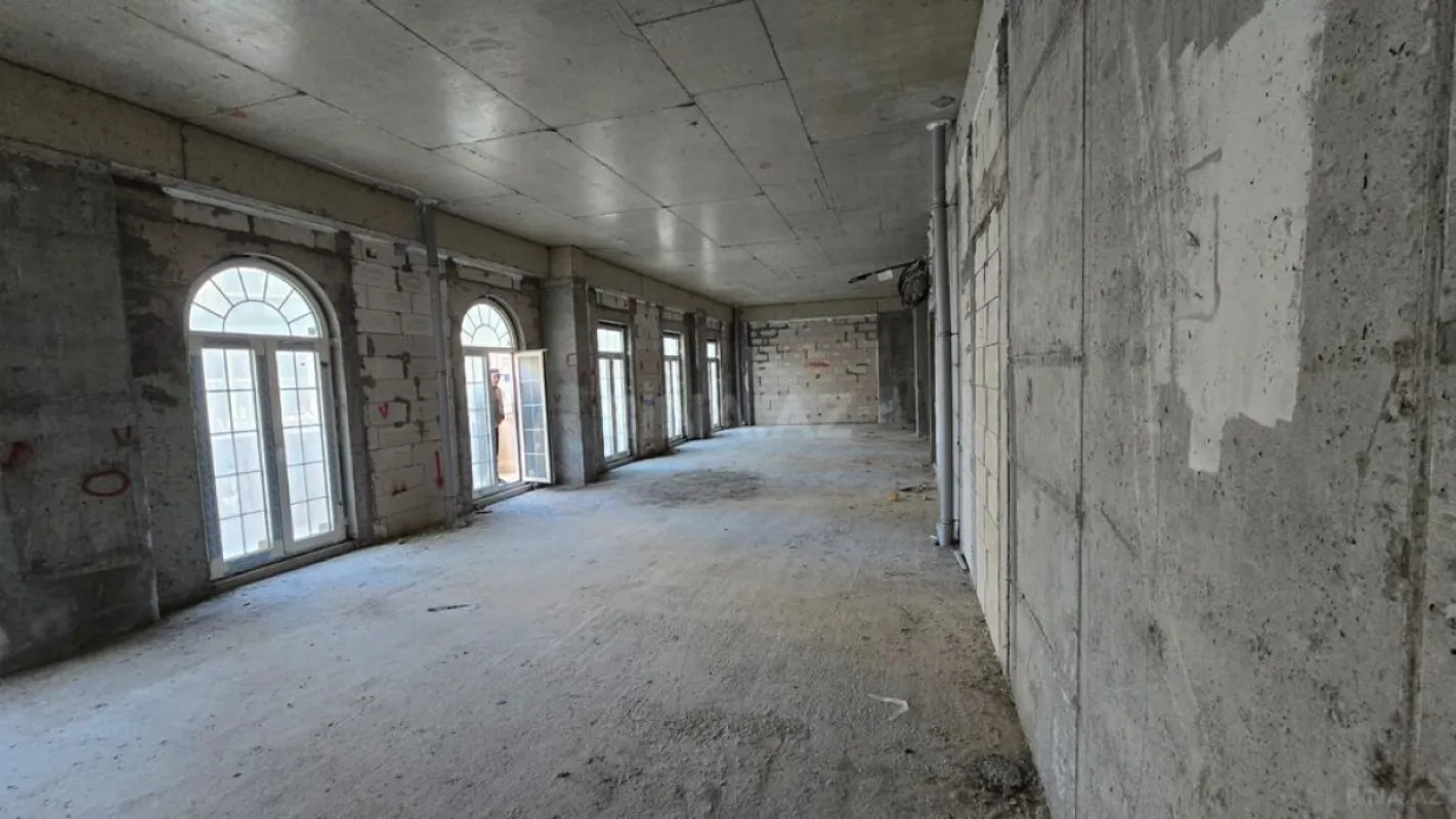 Satılır 4 otaqlı mənzil 145 m²