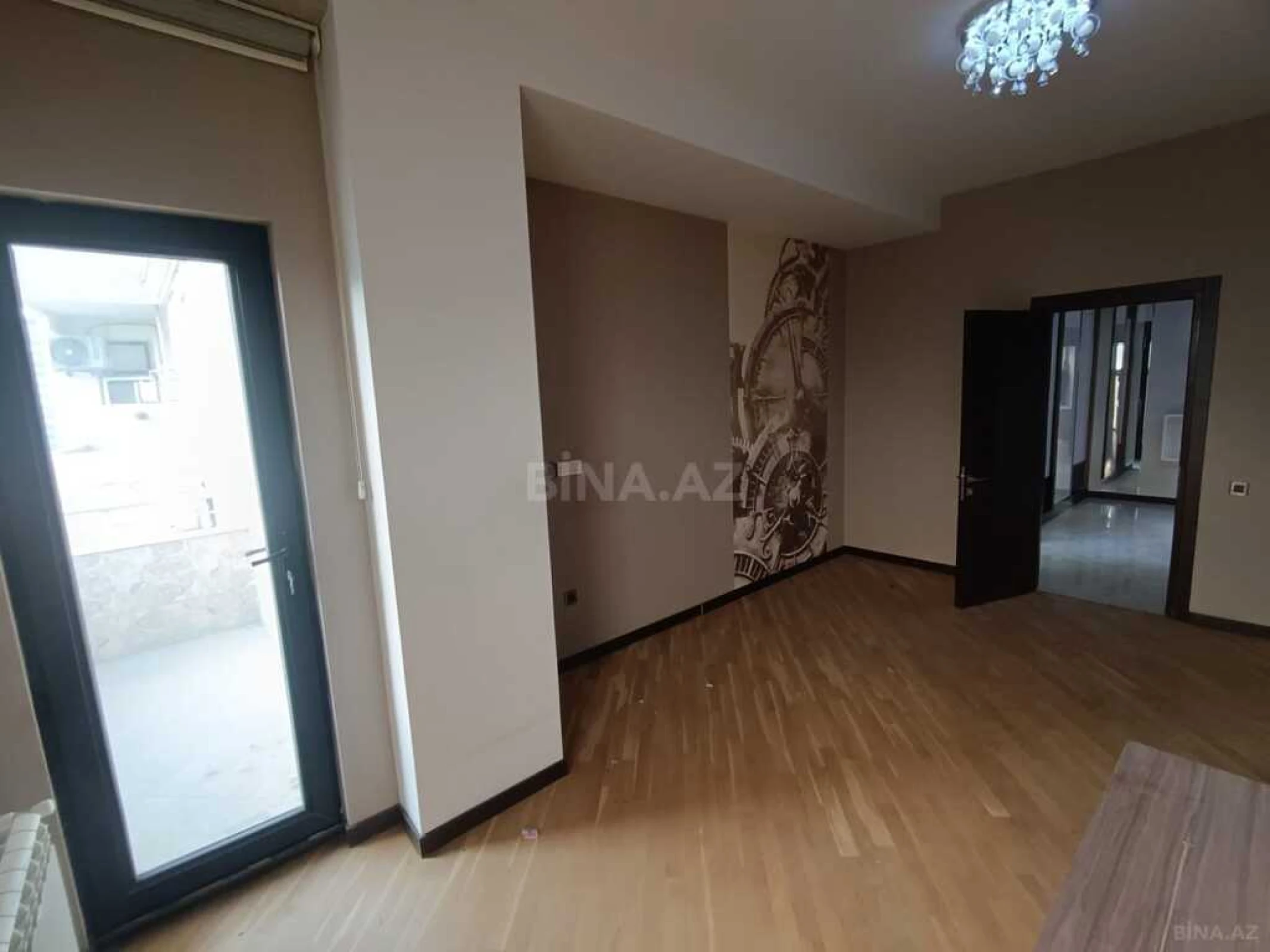 Satılır 4 otaqlı mənzil 210 m²