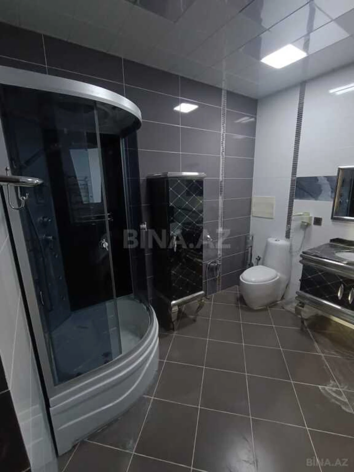 Satılır 4 otaqlı mənzil 210 m²
