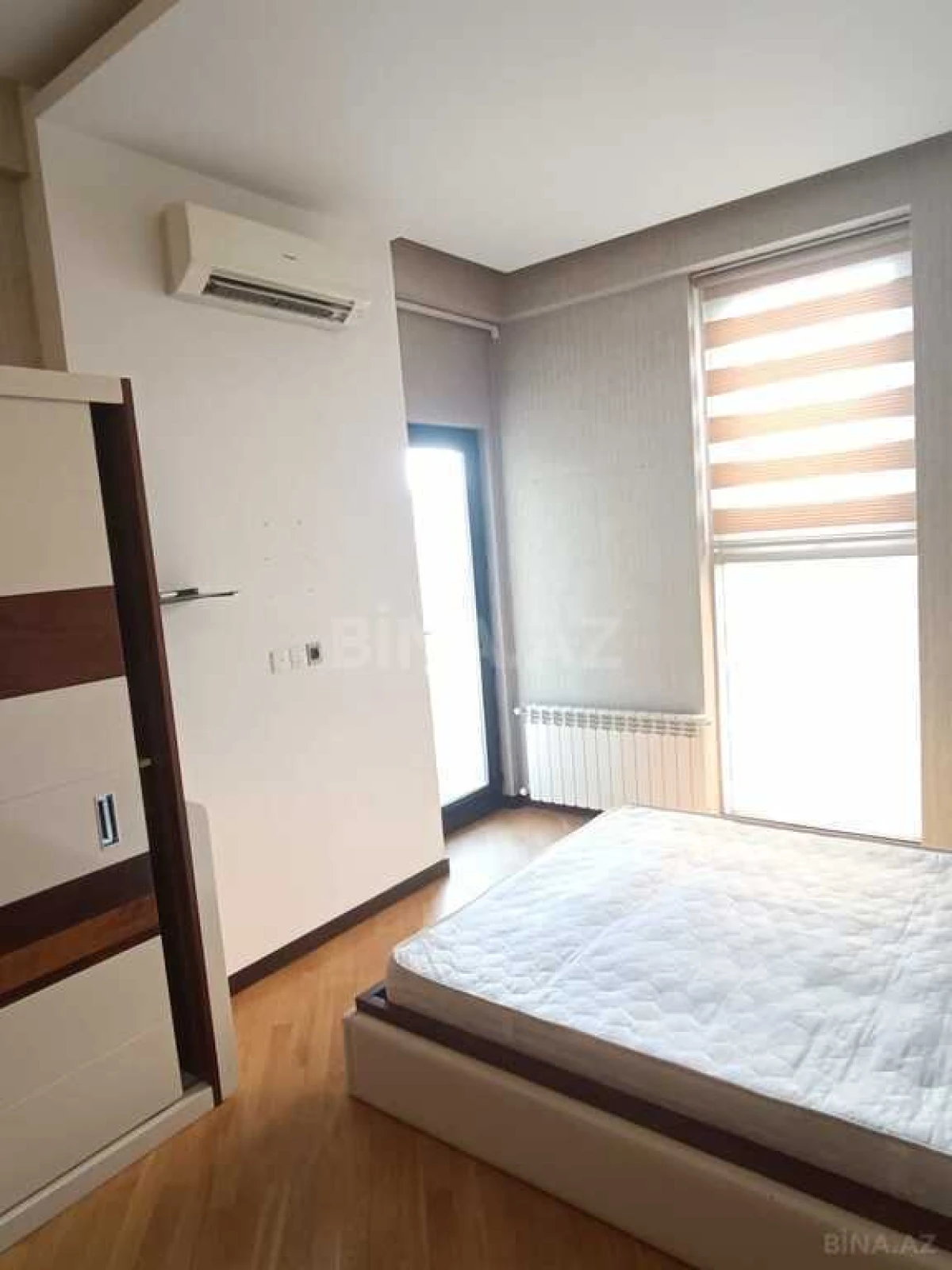 Satılır 4 otaqlı mənzil 210 m²