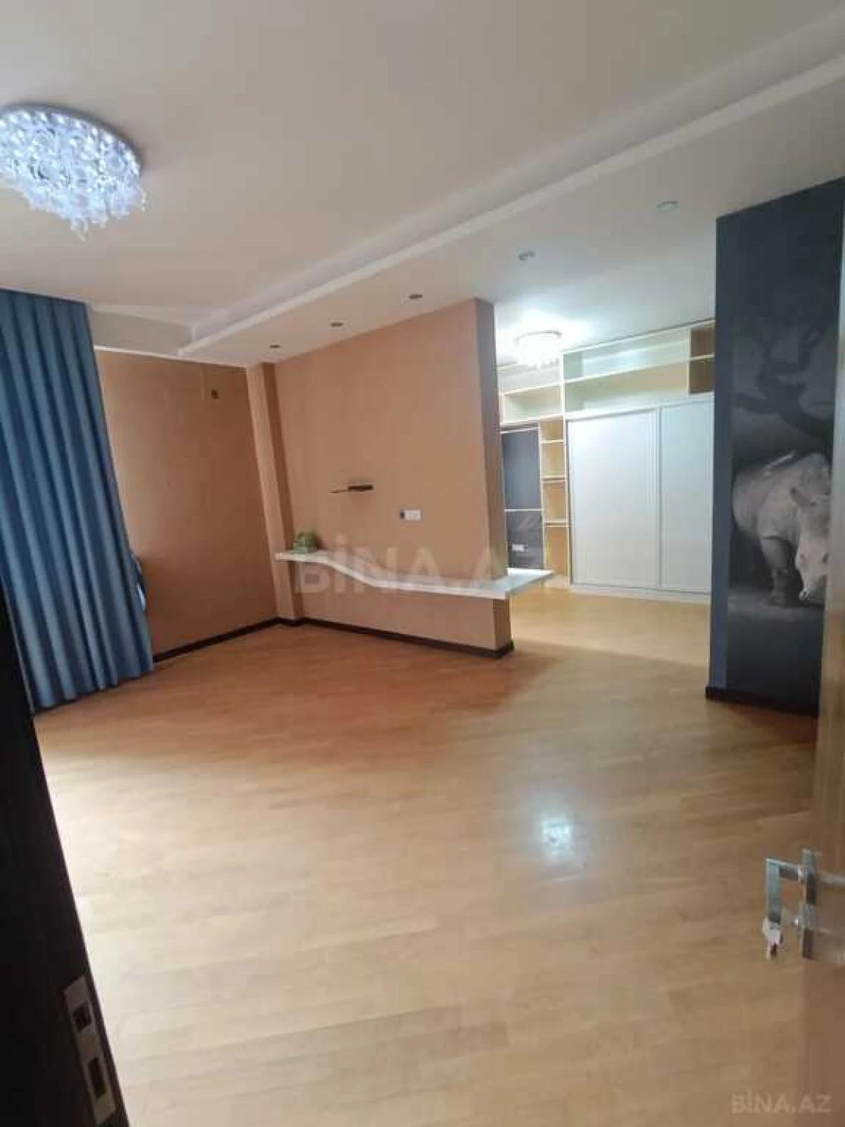 Satılır 4 otaqlı mənzil 210 m²