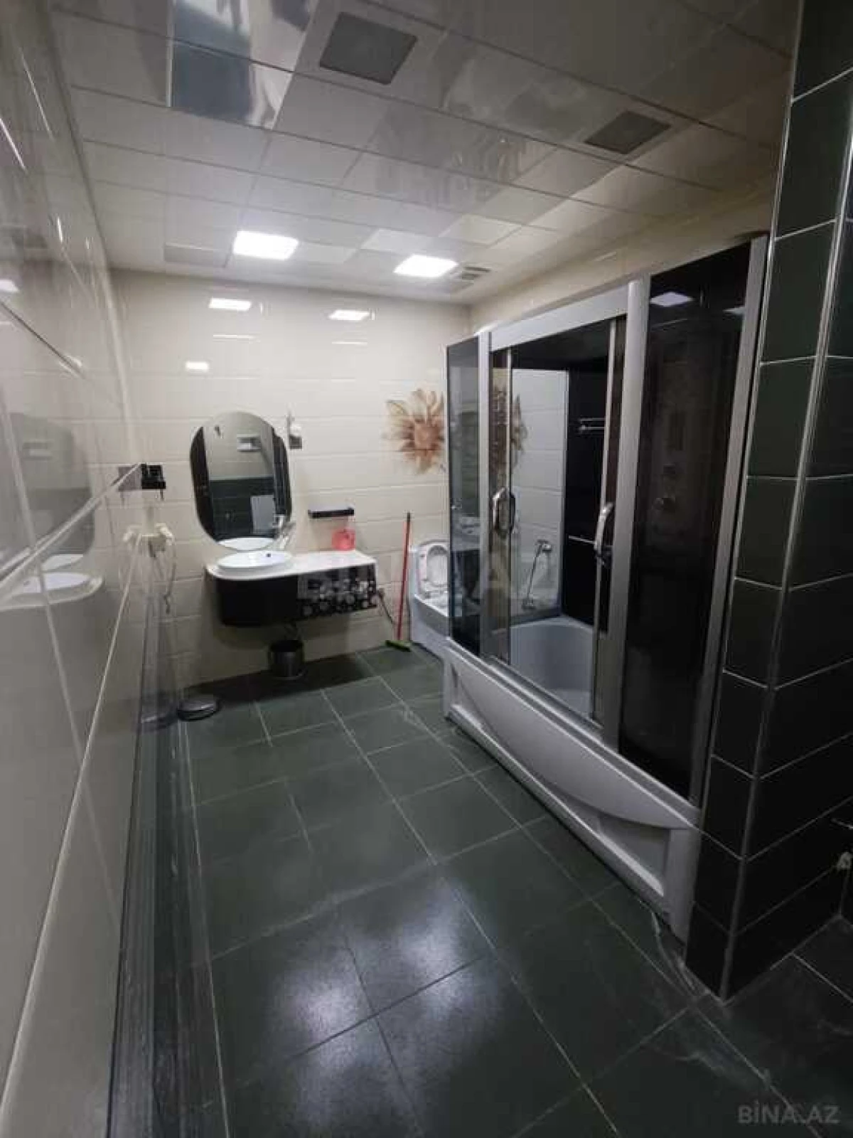 Satılır 4 otaqlı mənzil 210 m²