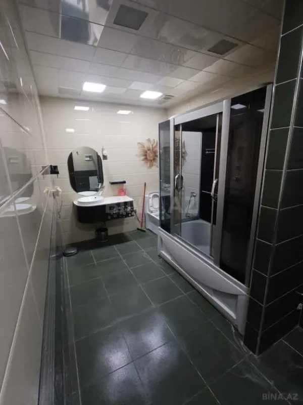 Satılır 4 otaqlı mənzil 210 m²