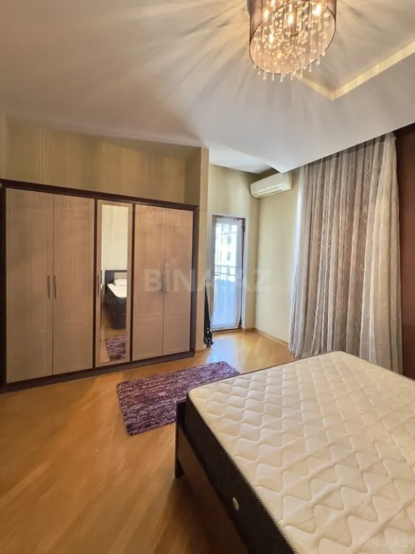 Kirayə verilir 3 otaqlı mənzil 140 m²