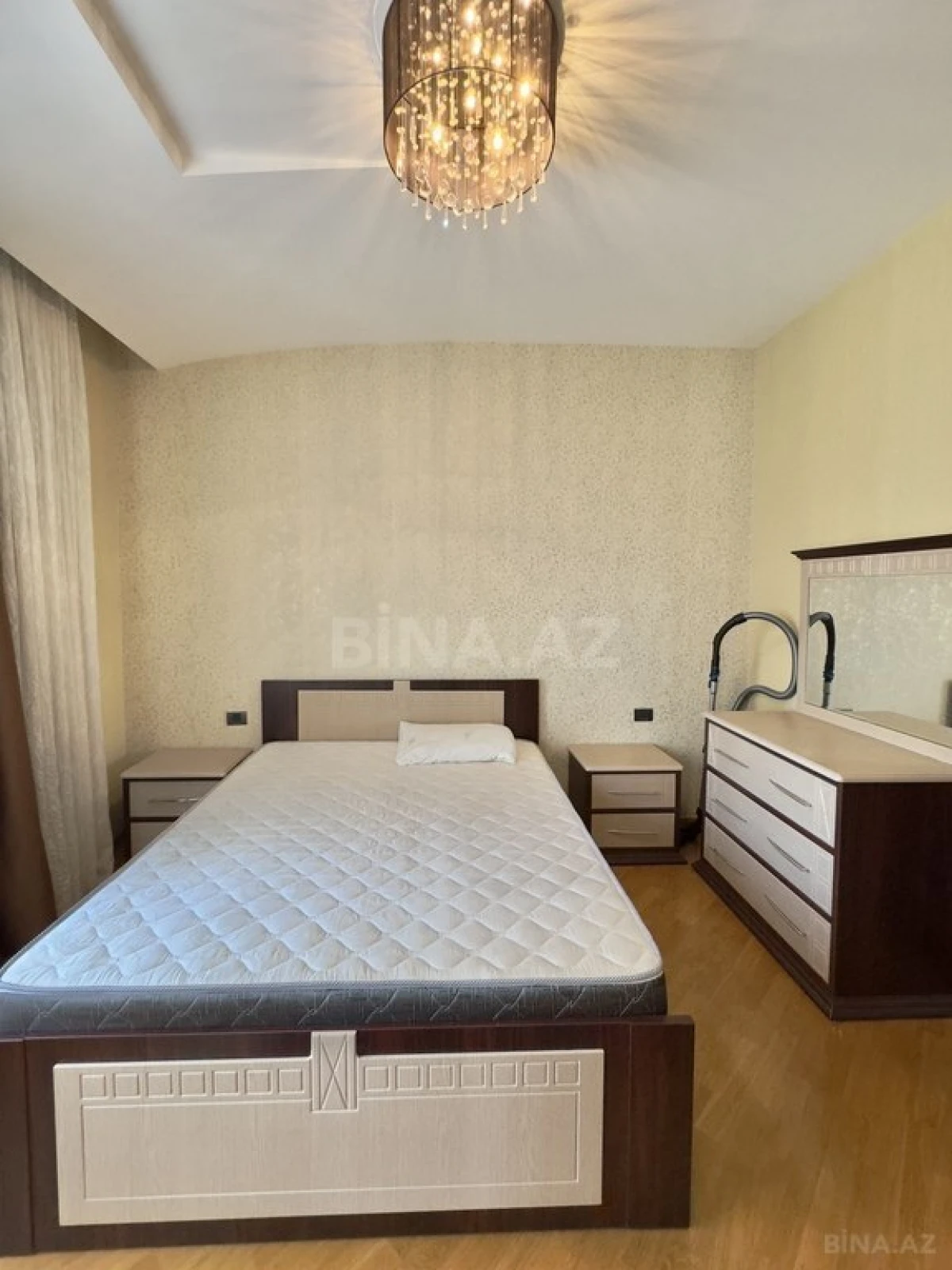 Kirayə verilir 3 otaqlı mənzil 140 m²