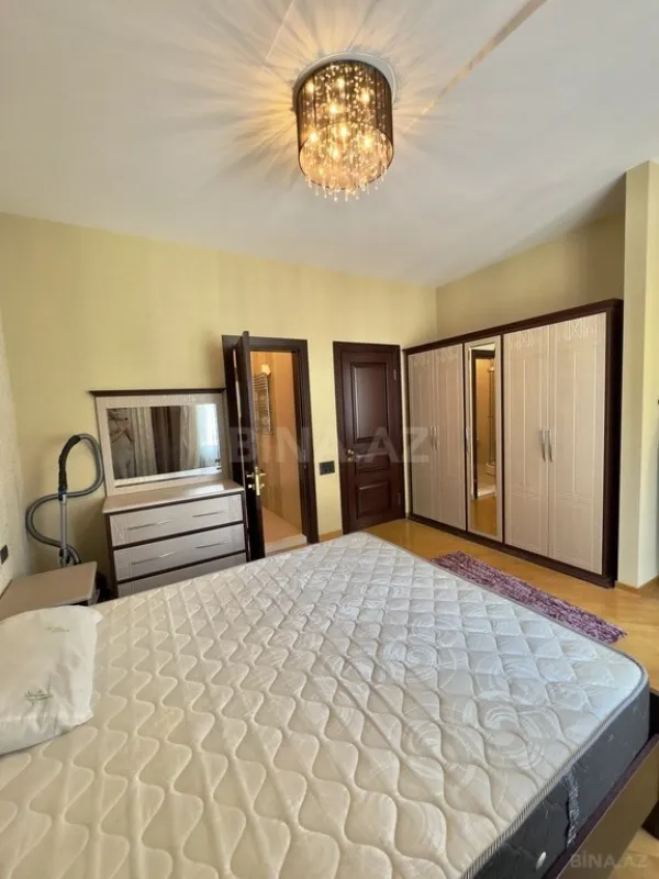 Kirayə verilir 3 otaqlı mənzil 140 m²