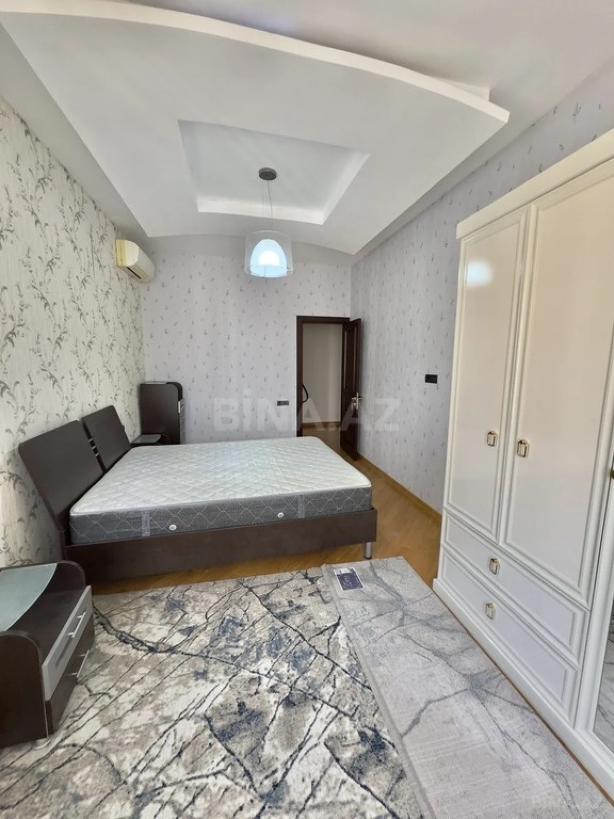 Kirayə verilir 3 otaqlı mənzil 140 m²