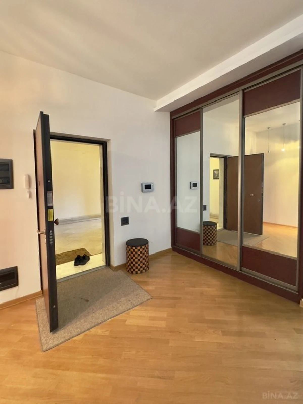 Kirayə verilir 3 otaqlı mənzil 140 m²