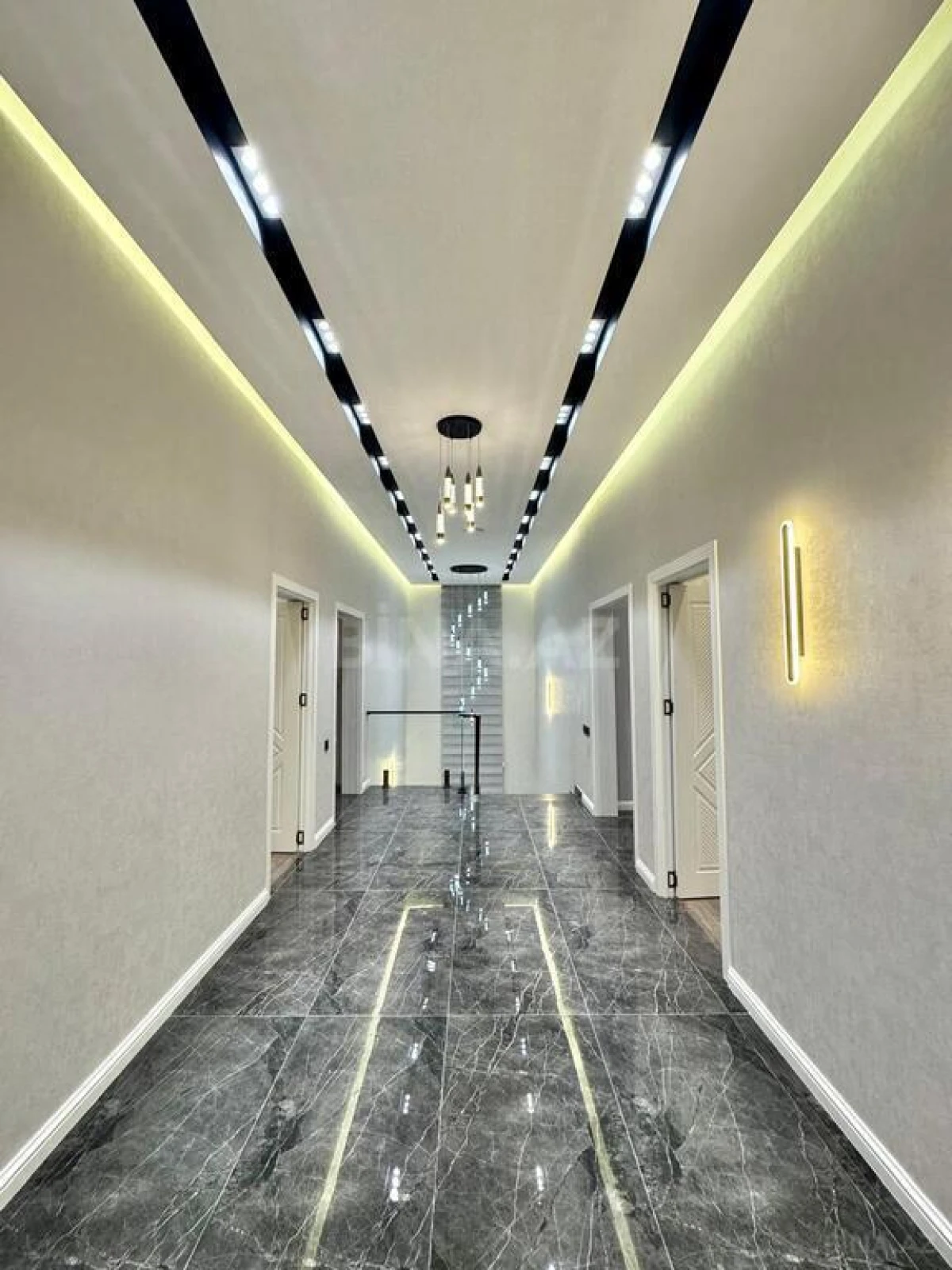 Satılır 6 otaqlı həyət evi 300 m²