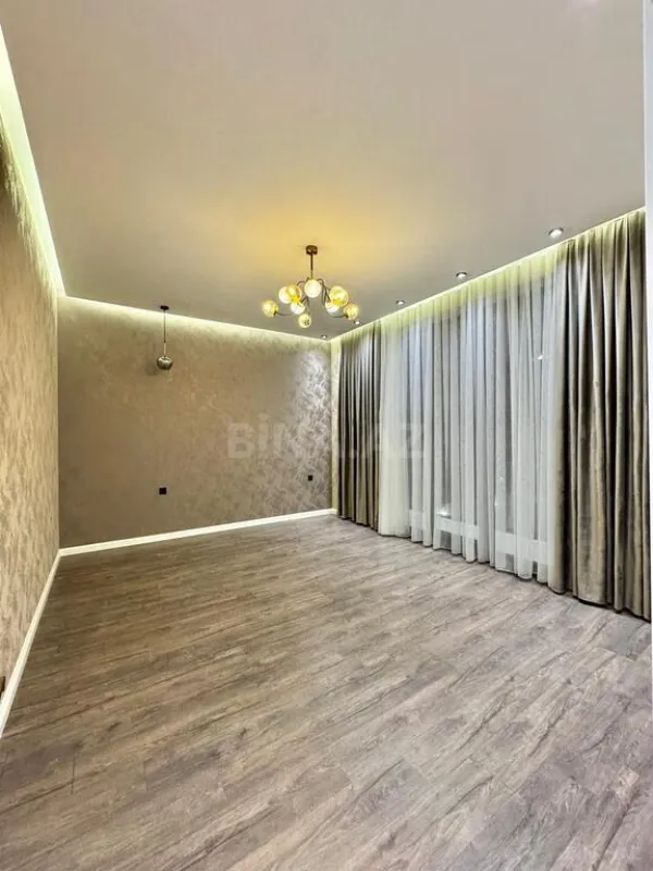 Satılır 6 otaqlı həyət evi 300 m²