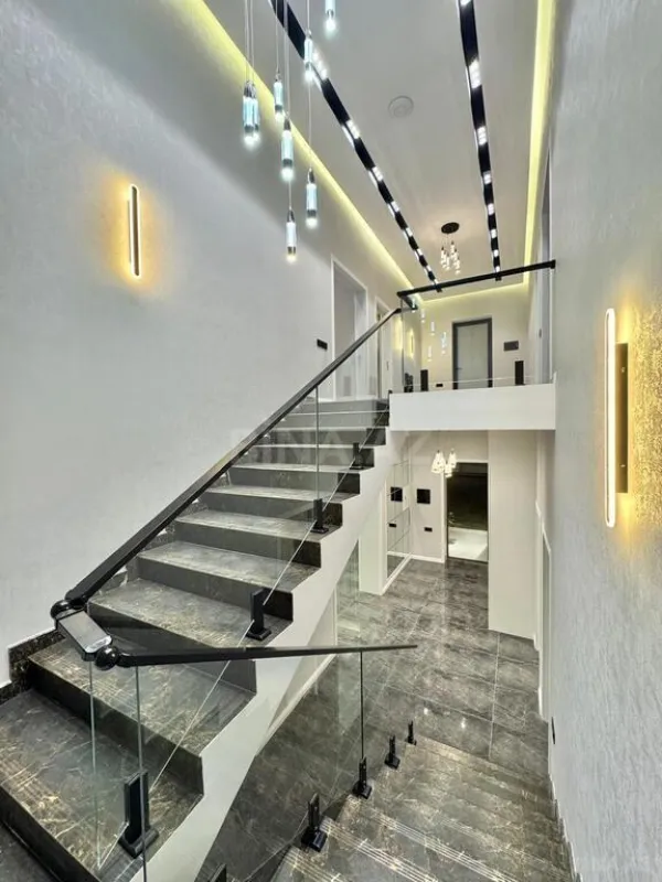 Satılır 6 otaqlı həyət evi 300 m²