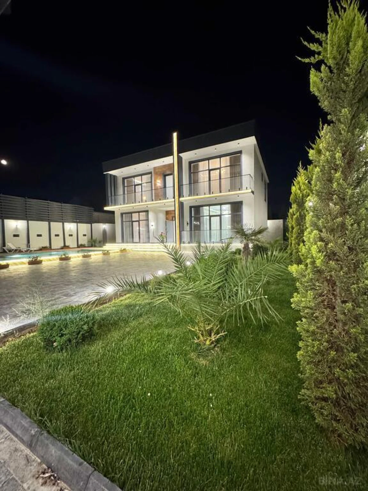 Satılır 6 otaqlı həyət evi 300 m²