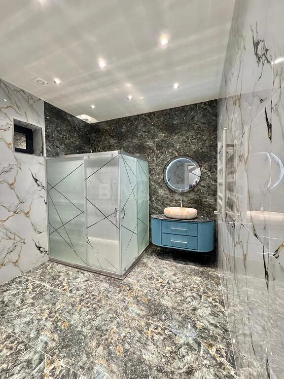 Satılır 6 otaqlı həyət evi 300 m²