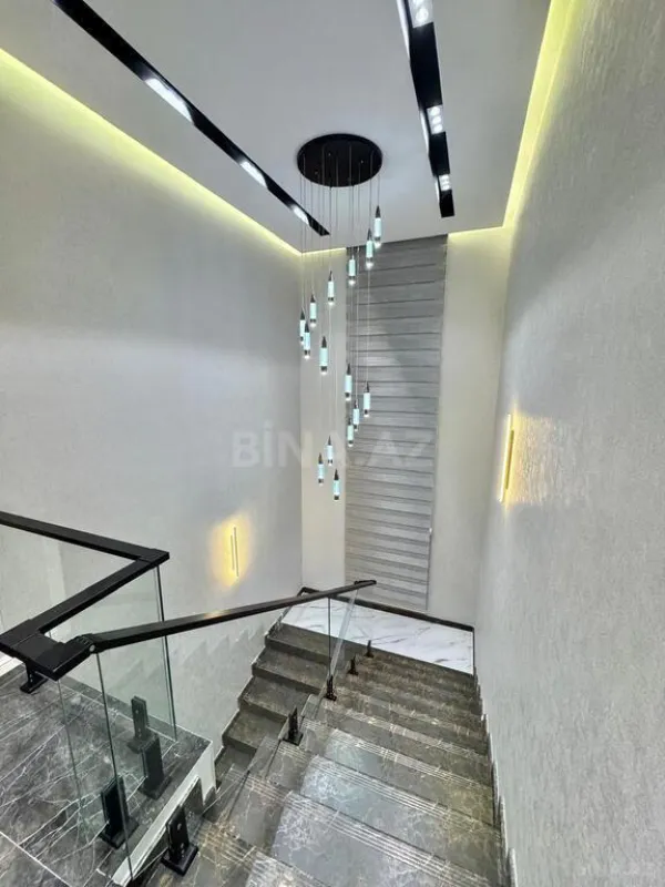 Satılır 6 otaqlı həyət evi 300 m²
