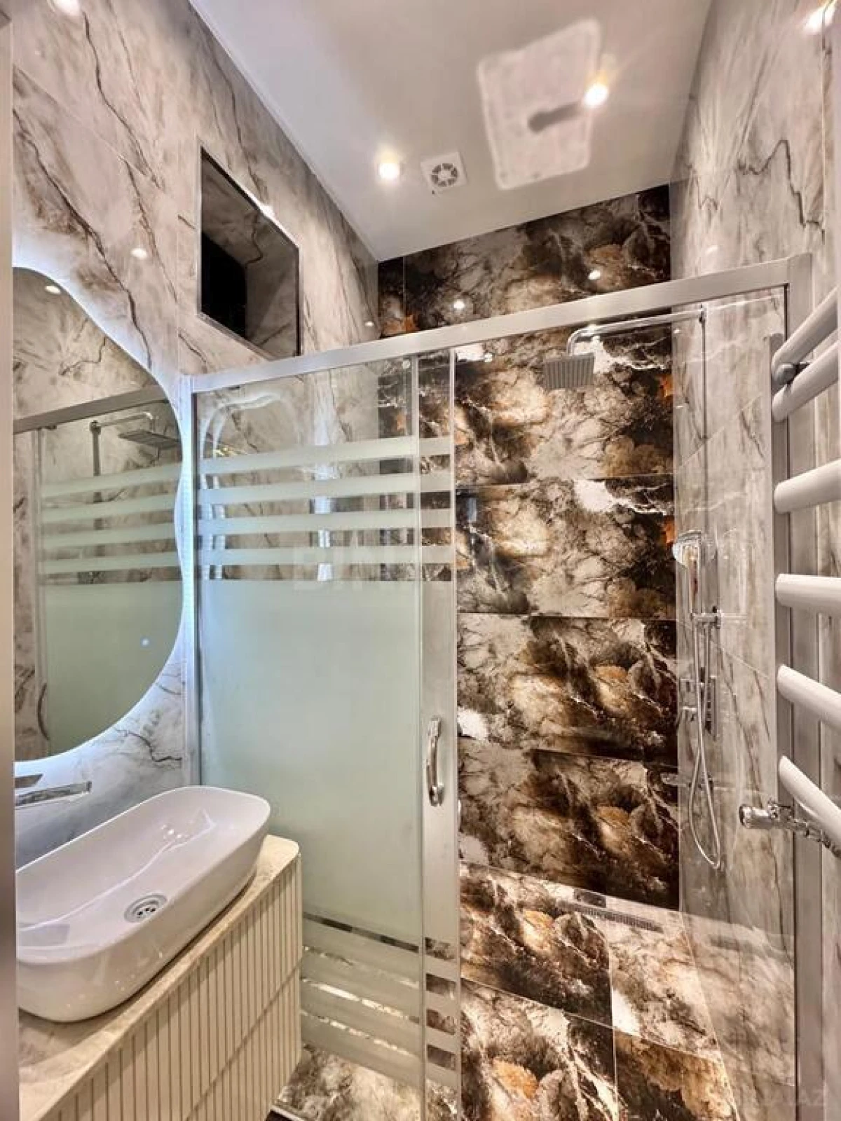 Satılır 6 otaqlı həyət evi 300 m²