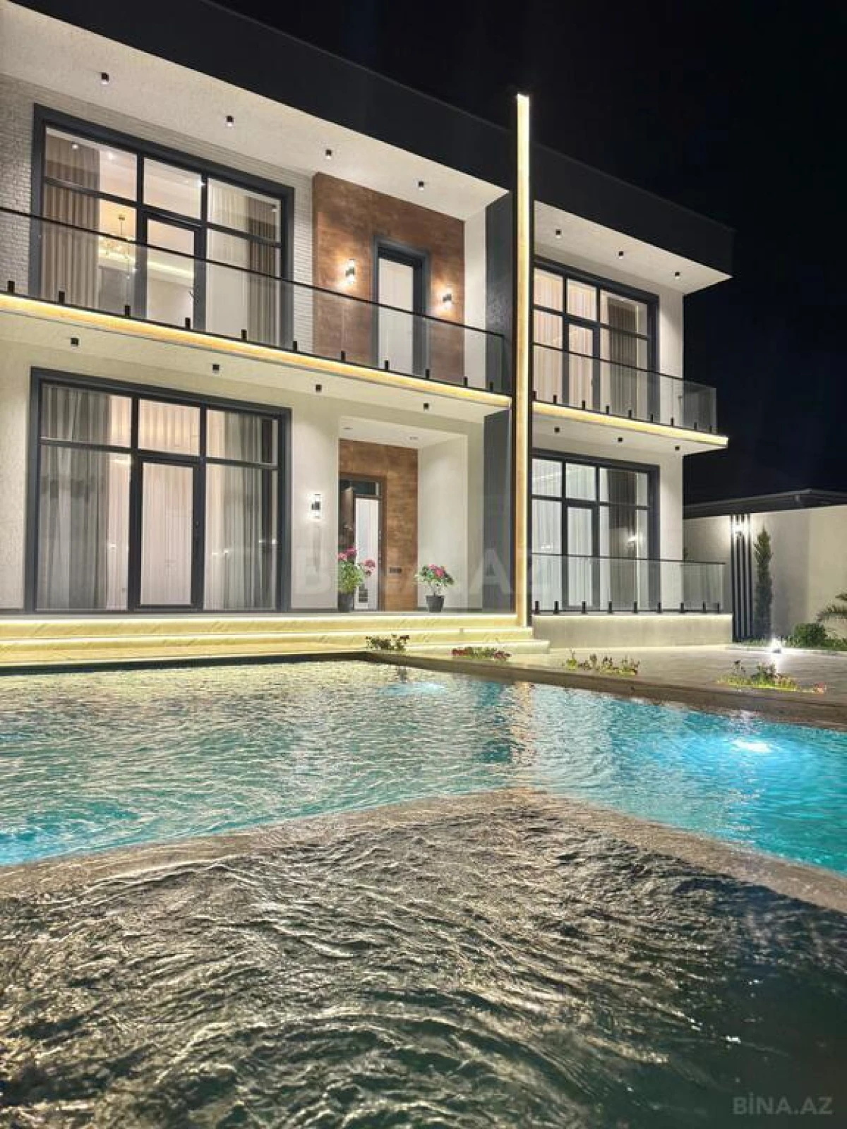 Satılır 6 otaqlı həyət evi 300 m²