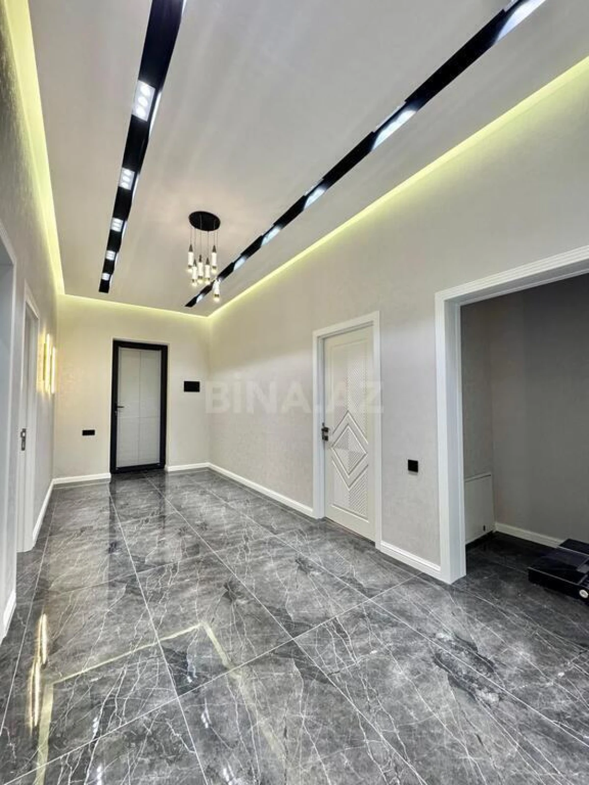 Satılır 6 otaqlı həyət evi 300 m²