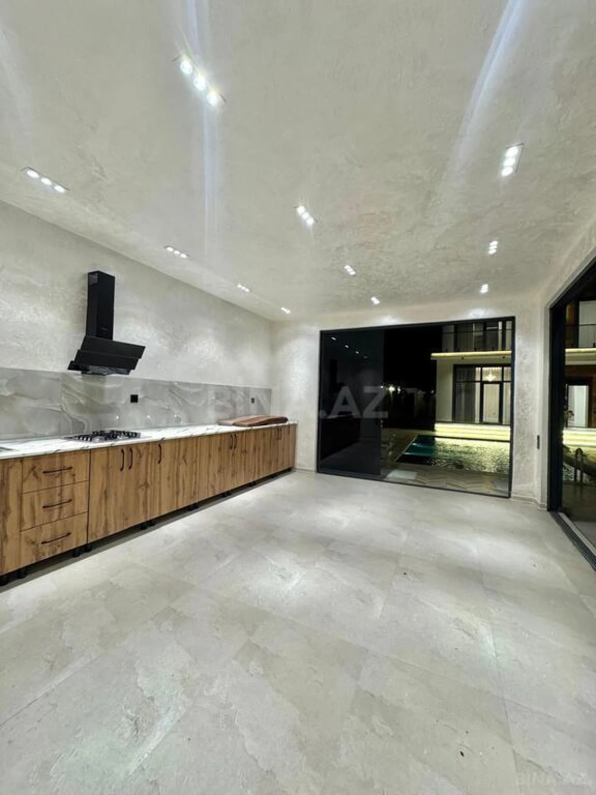 Satılır 6 otaqlı həyət evi 300 m²