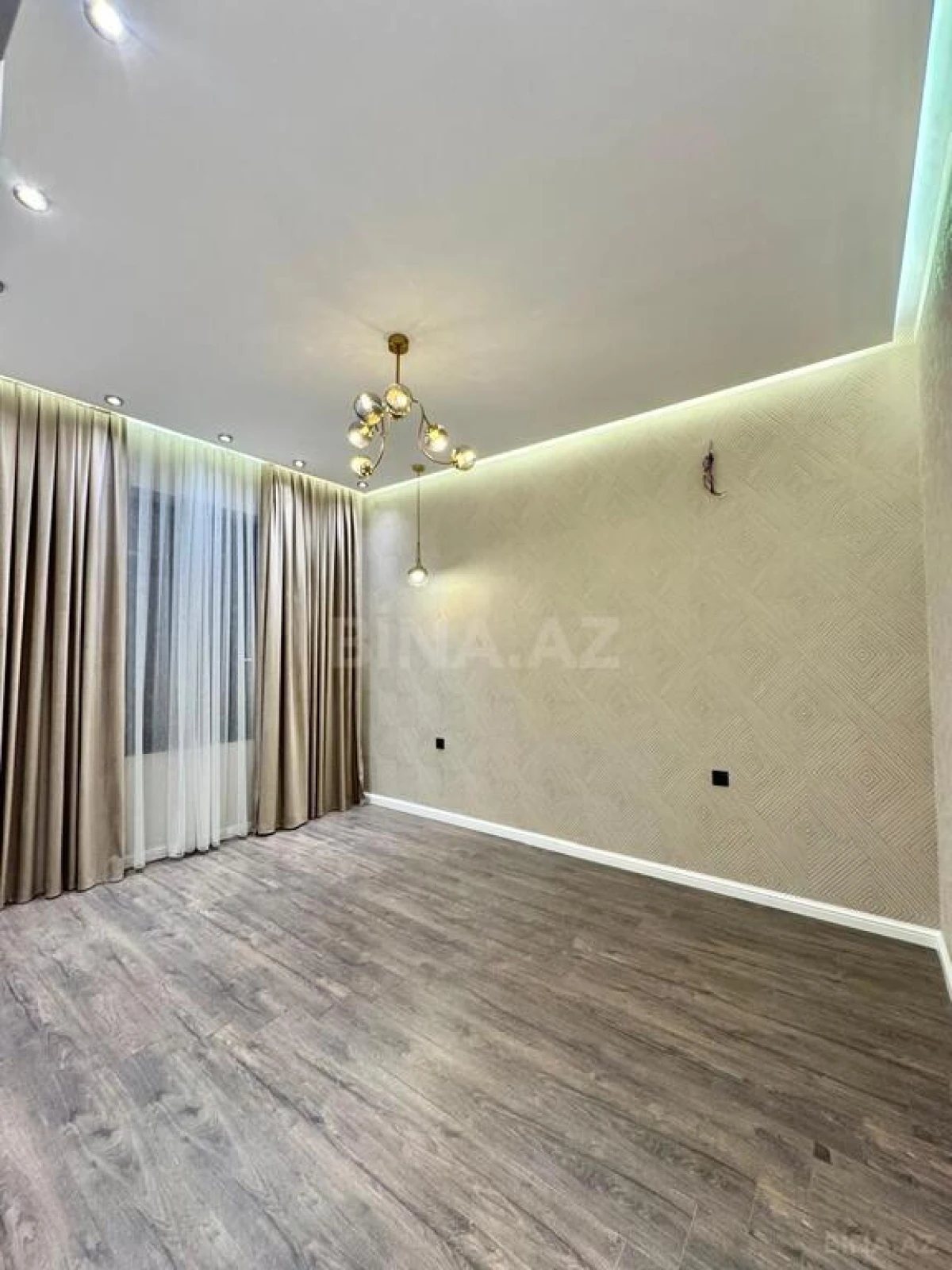 Satılır 6 otaqlı həyət evi 300 m²