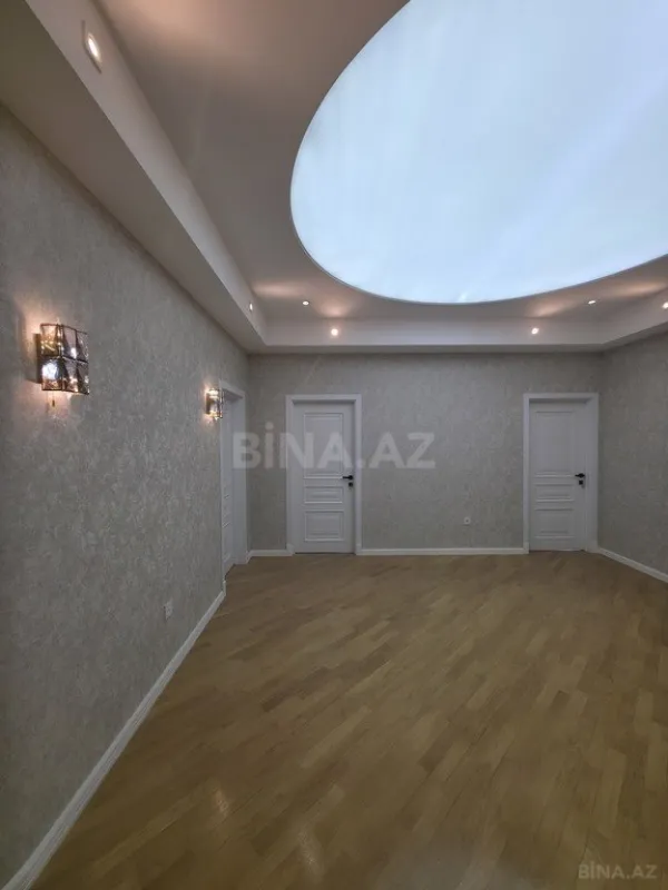 Satılır 4 otaqlı mənzil 180 m²