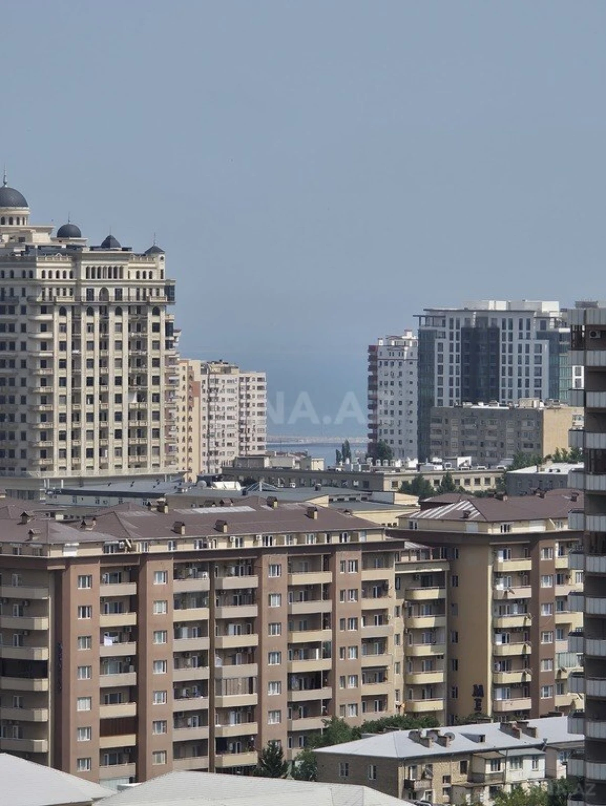 Satılır 4 otaqlı mənzil 180 m²