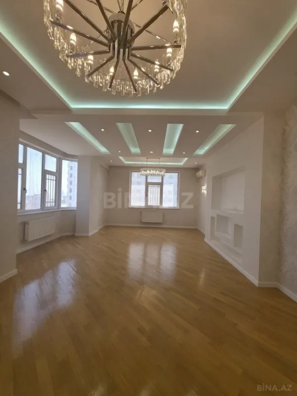 Satılır 4 otaqlı mənzil 180 m²