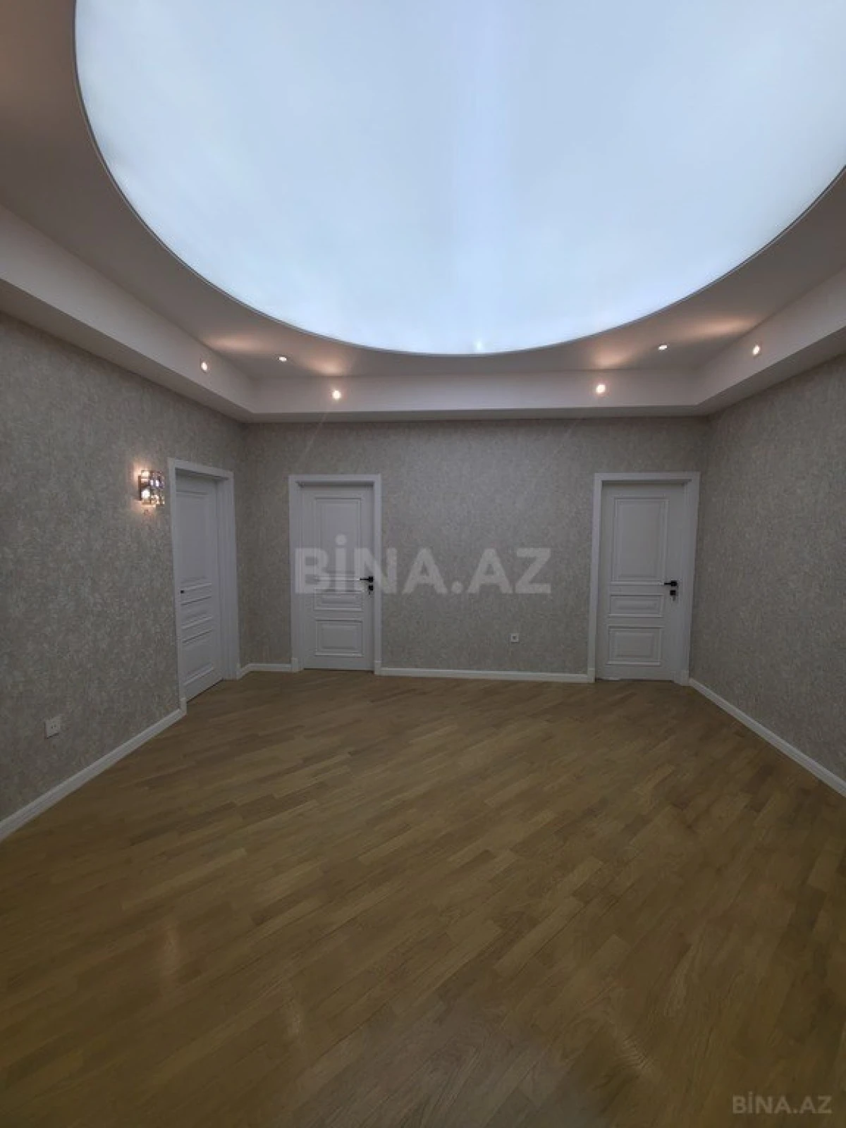 Satılır 4 otaqlı mənzil 180 m²