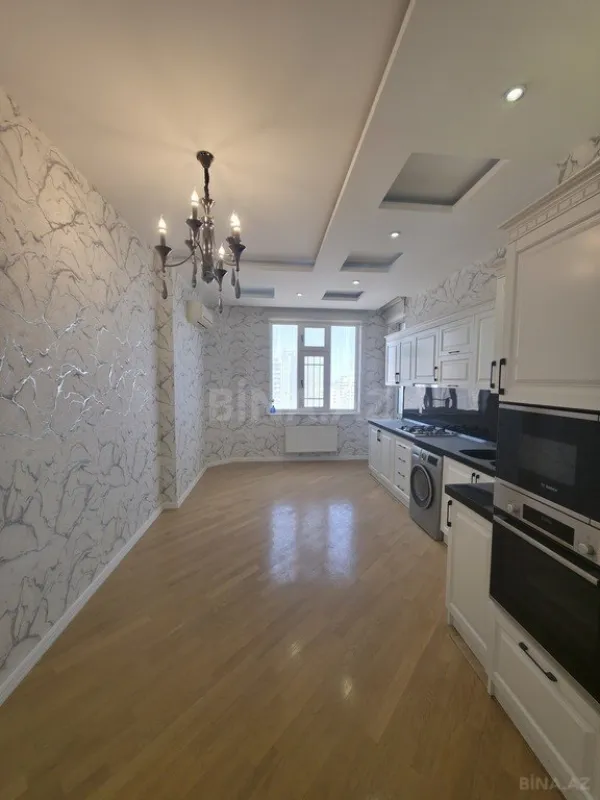 Satılır 4 otaqlı mənzil 180 m²