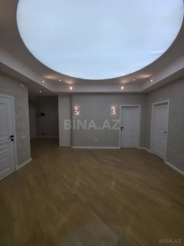 Satılır 4 otaqlı mənzil 180 m²