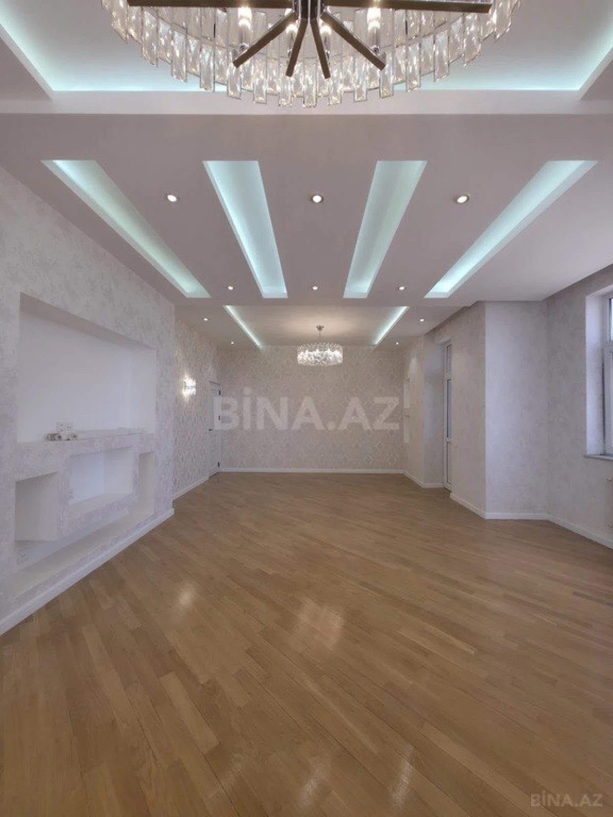 Satılır 4 otaqlı mənzil 180 m²