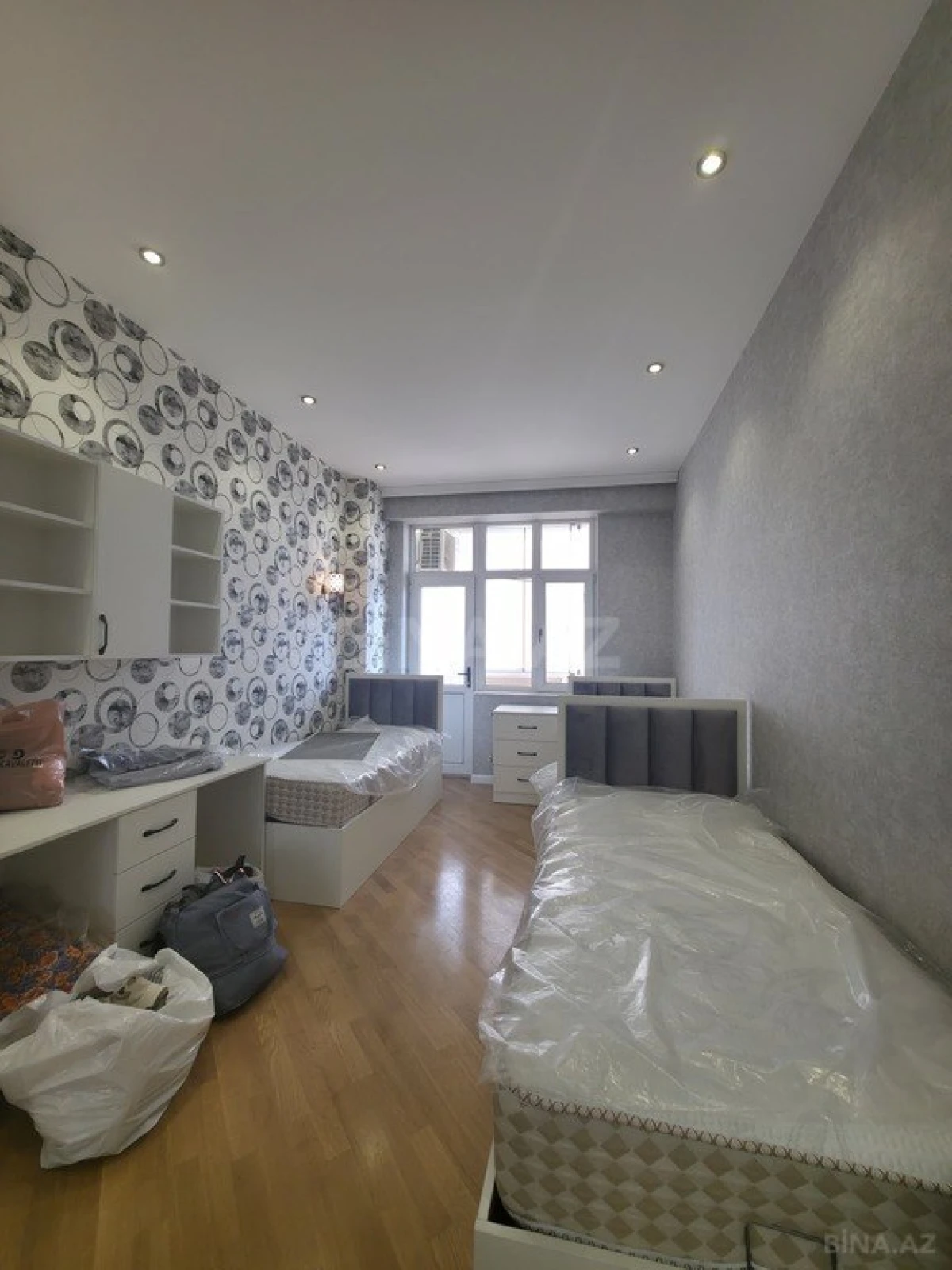 Satılır 4 otaqlı mənzil 180 m²