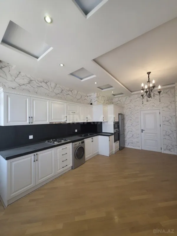 Satılır 4 otaqlı mənzil 180 m²