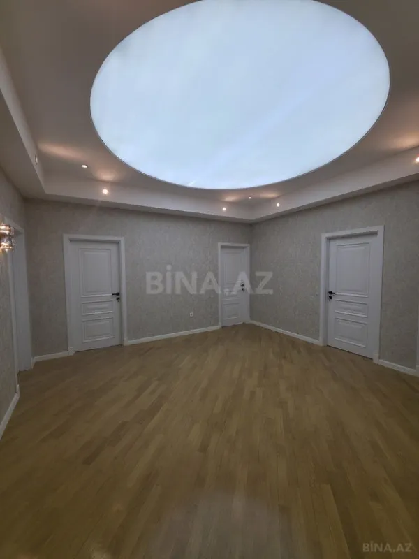 Satılır 4 otaqlı mənzil 180 m²