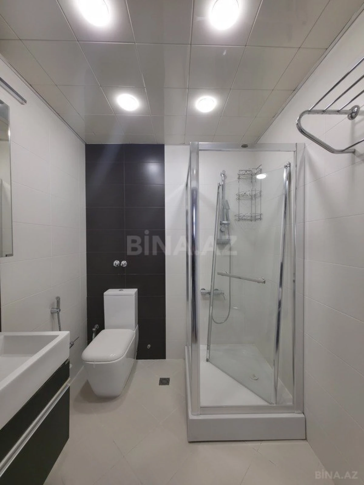Satılır 4 otaqlı mənzil 180 m²